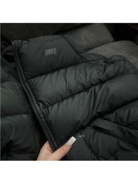 Nike Men's Black Quilted Puffer Jacket - Lightweight Insulated Coat